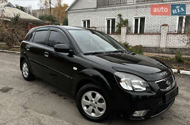 Хетчбек Kia Rio 2010 в Краснограді