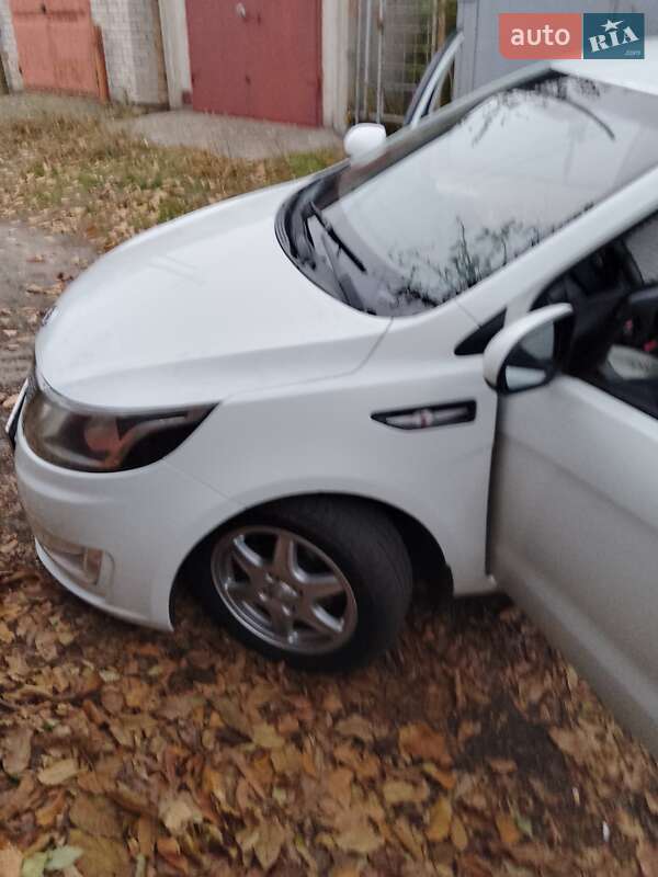Седан Kia Rio 2012 в Нікополі