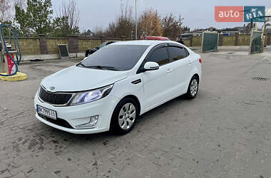 Седан Kia Rio 2012 в Дубні