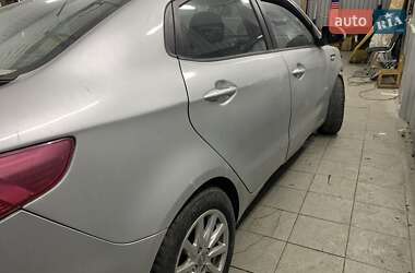 Седан Kia Rio 2013 в Києві