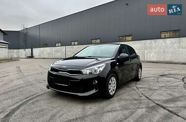 Хетчбек Kia Rio 2017 в Києві