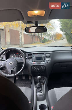 Хетчбек Kia Rio 2011 в Дніпрі