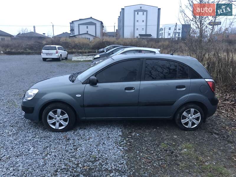 Хэтчбек Kia Rio 2008 в Ровно