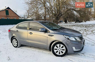 Седан Kia Rio 2013 в Ромнах