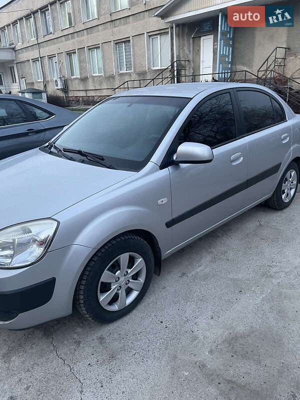 Седан Kia Rio 2008 в Черновцах