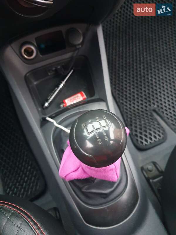 Седан Kia Rio 2011 в Чернигове