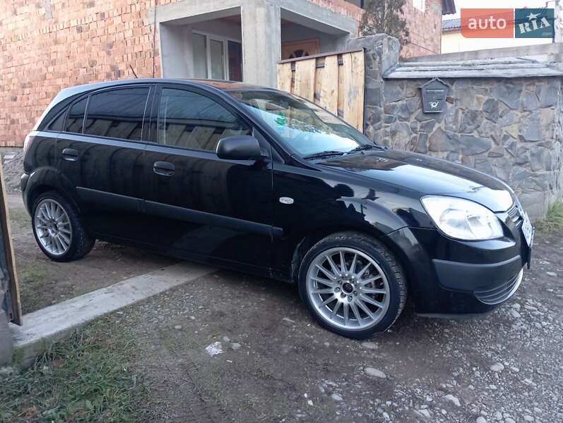 Хэтчбек Kia Rio 2009 в Хусте