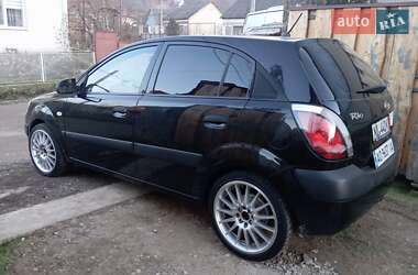 Хэтчбек Kia Rio 2009 в 