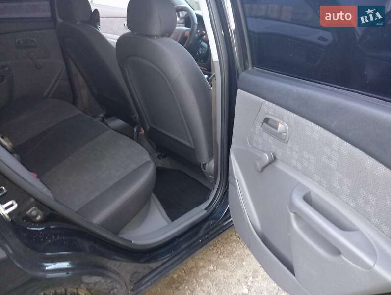Хэтчбек Kia Rio 2009 в Хусте
