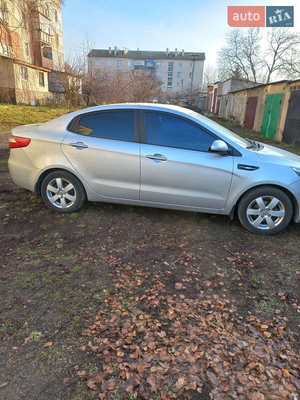 Седан Kia Rio 2013 в Гайвороне