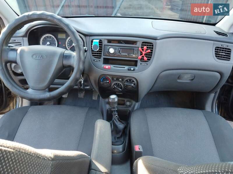 Хэтчбек Kia Rio 2006 в Подольске