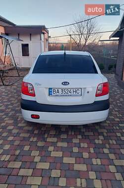 Седан Kia Rio 2009 в Новомиргороді