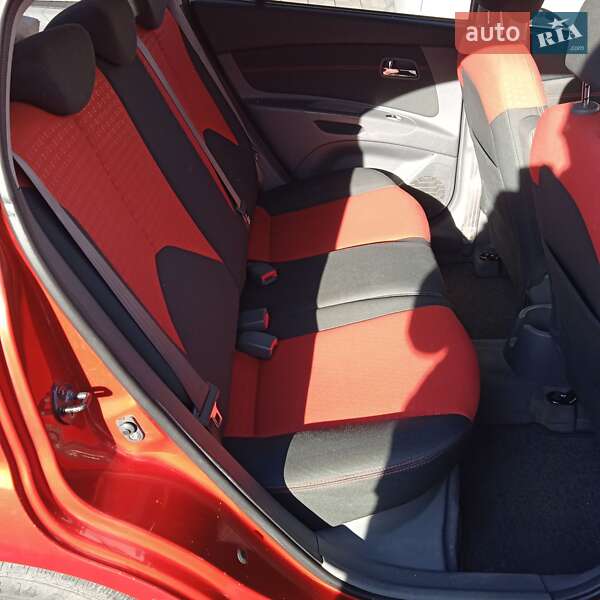 Хэтчбек Kia Rio 2005 в Черновцах