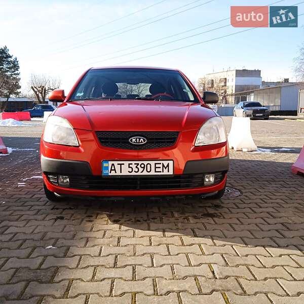 Хэтчбек Kia Rio 2005 в Черновцах