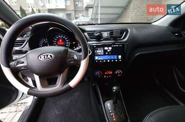 Хетчбек Kia Rio 2012 в Дніпрі