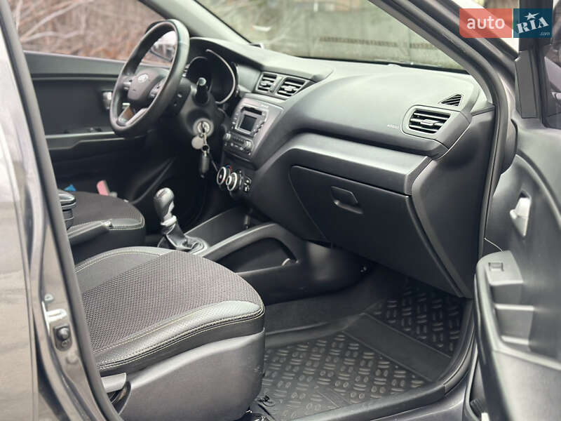 Седан Kia Rio 2013 в Сумах
