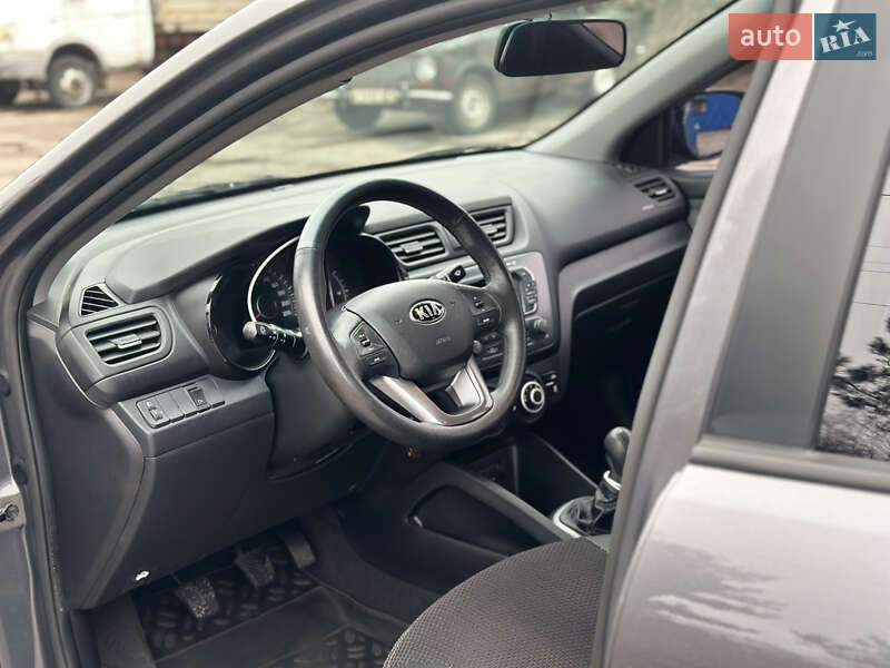 Седан Kia Rio 2013 в Сумах