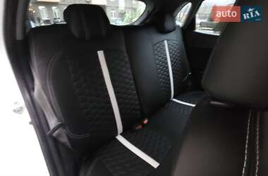 Хэтчбек Kia Rio 2012 в 