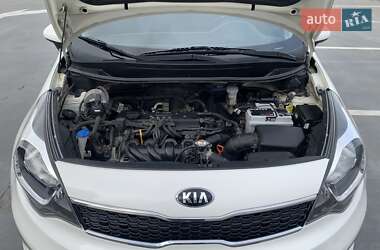 Седан Kia Rio 2016 в Киеве