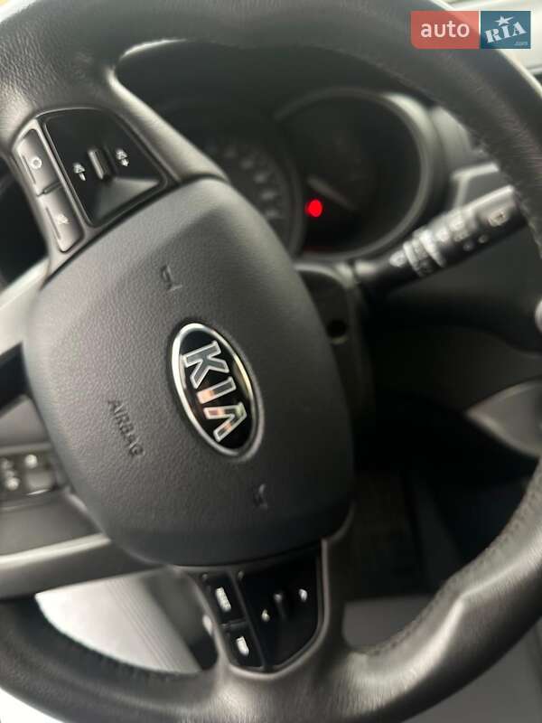 Хэтчбек Kia Rio 2013 в Львове