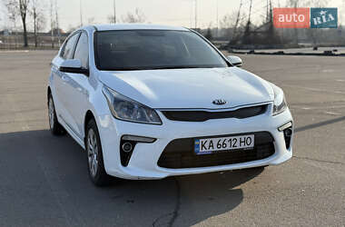 Седан Kia Rio 2017 в Киеве