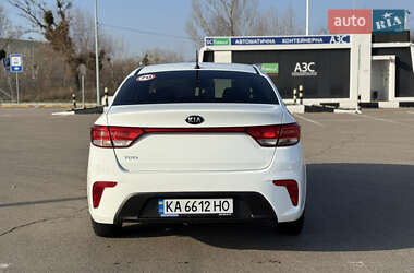 Седан Kia Rio 2017 в Киеве