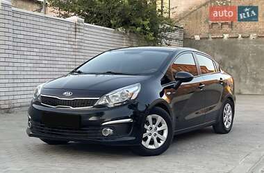 Седан Kia Rio 2017 в Днепре