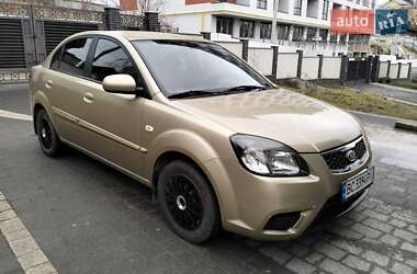 Седан Kia Rio 2010 в Львові