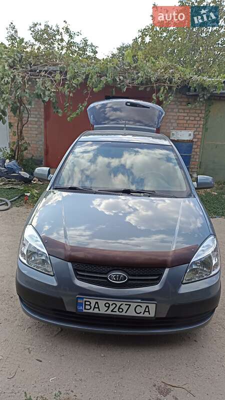 Хэтчбек Kia Rio 2006 в 