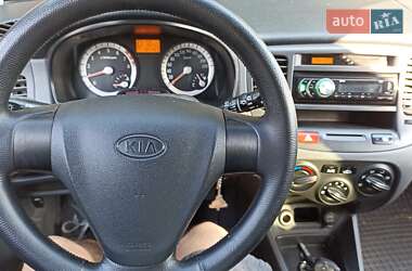 Хэтчбек Kia Rio 2006 в 
