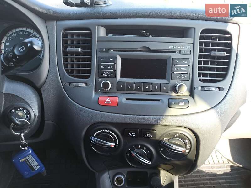 Хэтчбек Kia Rio 2011 в Львове