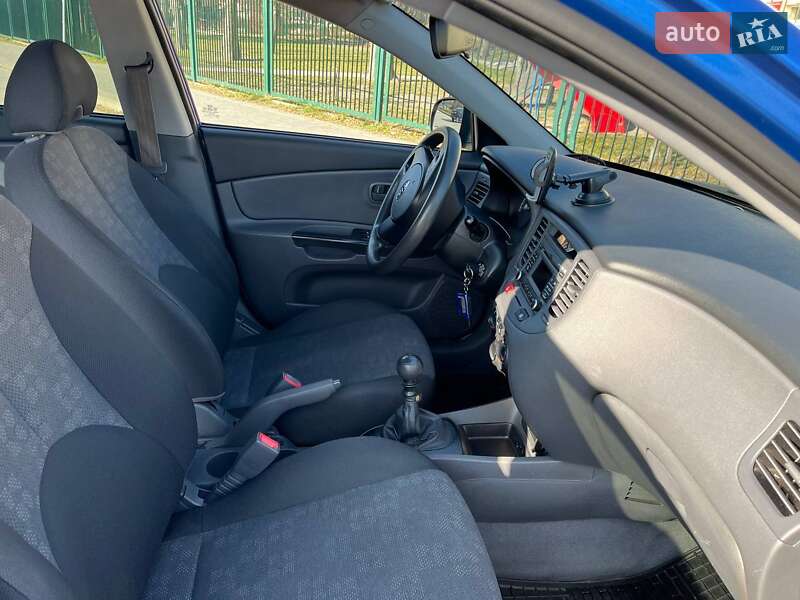 Хэтчбек Kia Rio 2011 в Львове