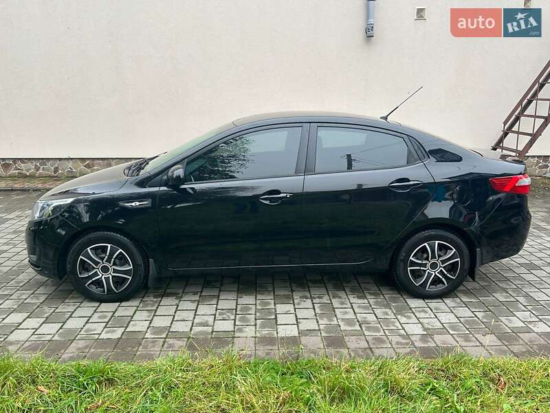 Седан Kia Rio 2013 в Львові