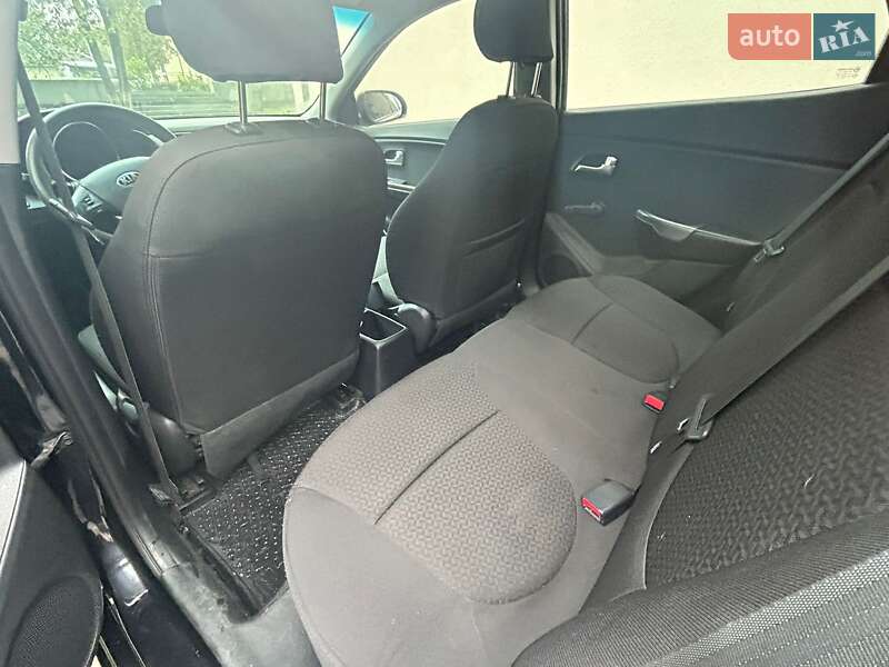 Седан Kia Rio 2013 в Львові