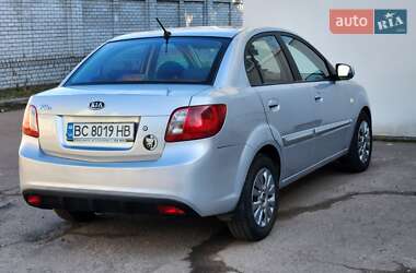 Седан Kia Rio 2010 в Черкасах
