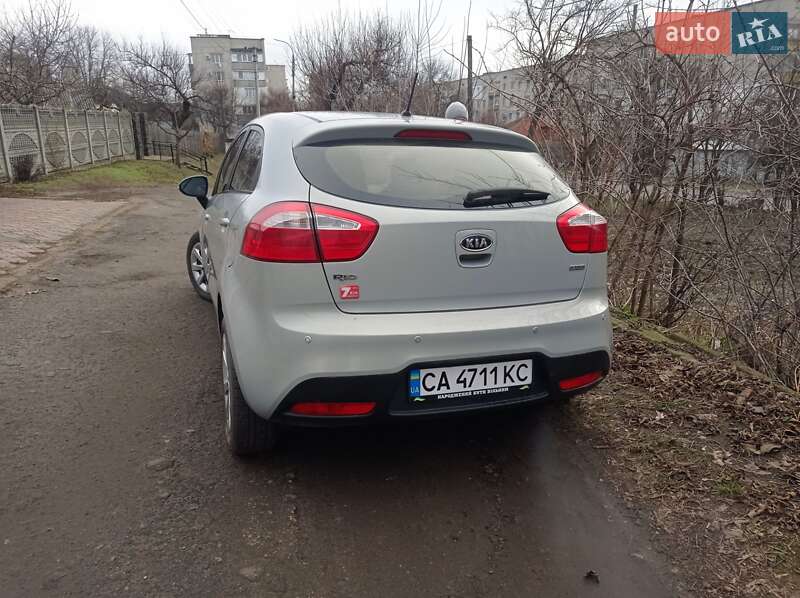 Хетчбек Kia Rio 2012 в Смілі