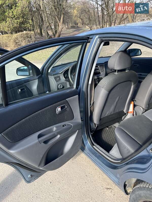 Седан Kia Rio 2008 в Львові
