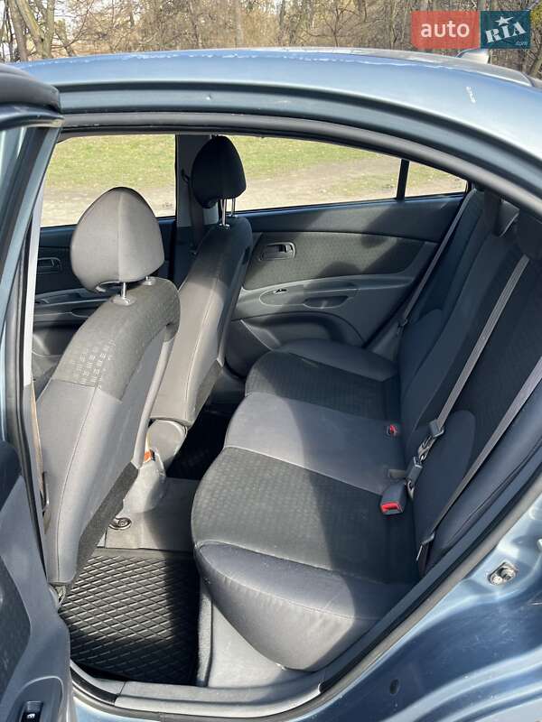 Седан Kia Rio 2008 в Львові