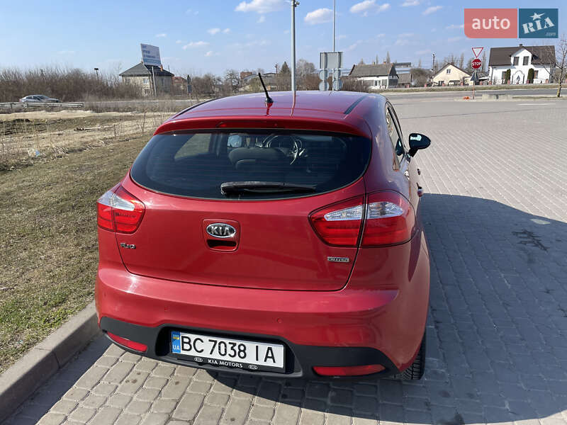 Хетчбек Kia Rio 2011 в Городку