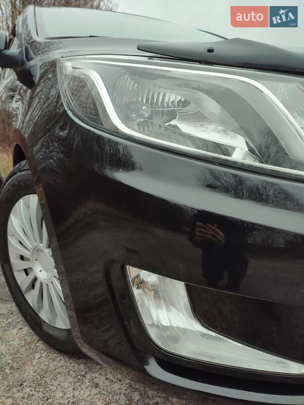 Седан Kia Rio 2013 в Киеве