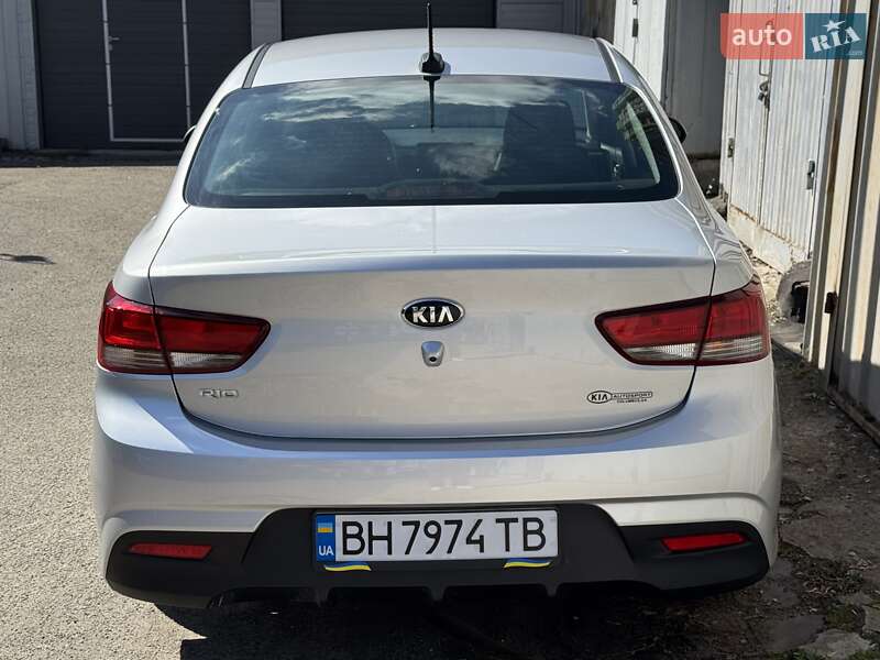 Седан Kia Rio 2019 в Киеве фото 5 Седан Kia Rio 2019 в Киеве