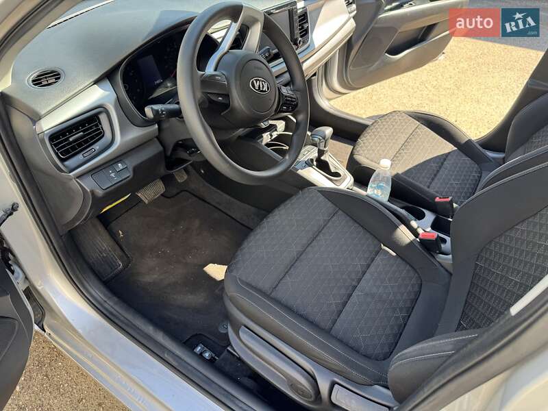 Седан Kia Rio 2019 в Киеве фото 31 Седан Kia Rio 2019 в Киеве