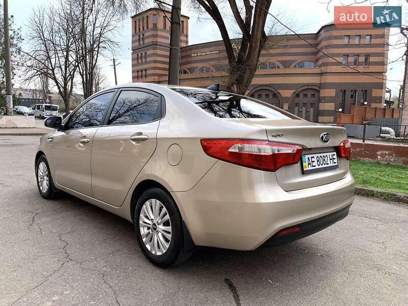 Седан Kia Rio 2013 в Кривому Розі