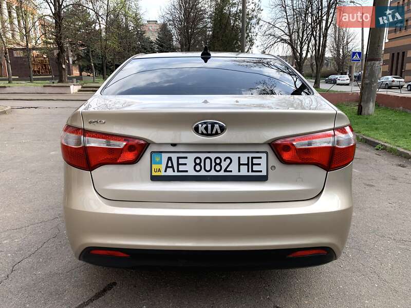 Седан Kia Rio 2013 в Кривому Розі