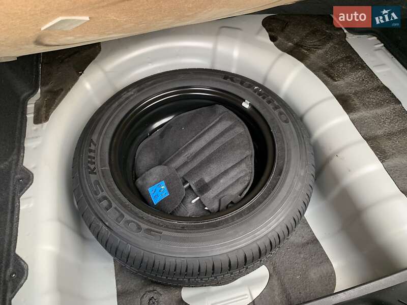 Седан Kia Rio 2013 в Кривому Розі