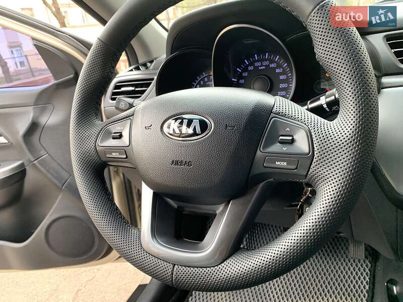 Седан Kia Rio 2013 в Кривому Розі
