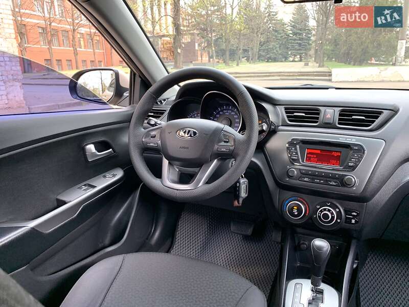 Седан Kia Rio 2013 в Кривому Розі