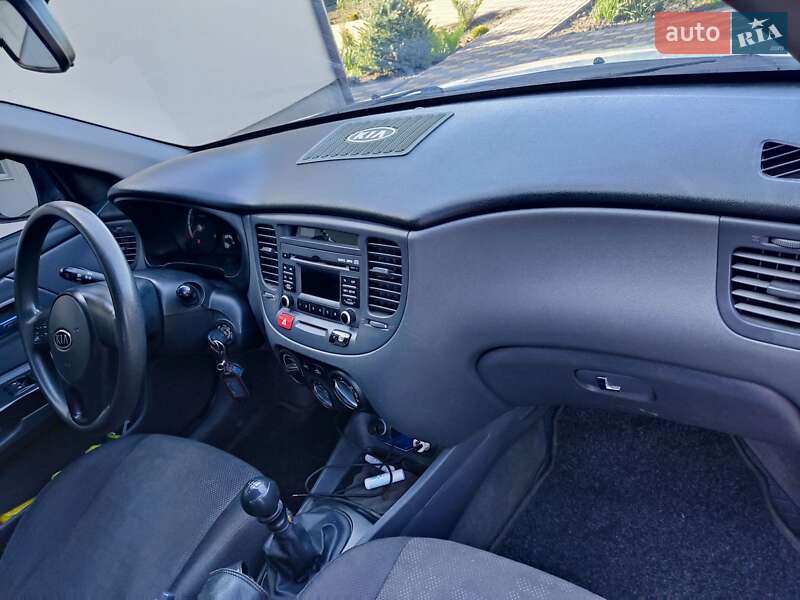 Хэтчбек Kia Rio 2010 в Кропивницком