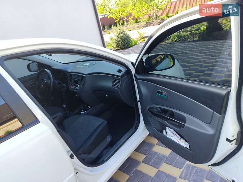 Хэтчбек Kia Rio 2010 в Кропивницком