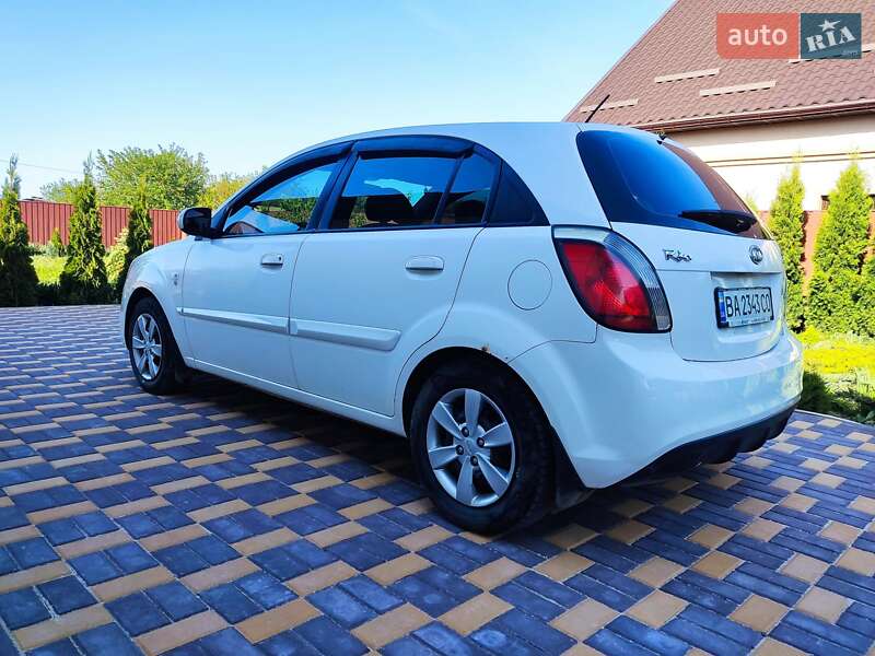 Хэтчбек Kia Rio 2010 в Кропивницком